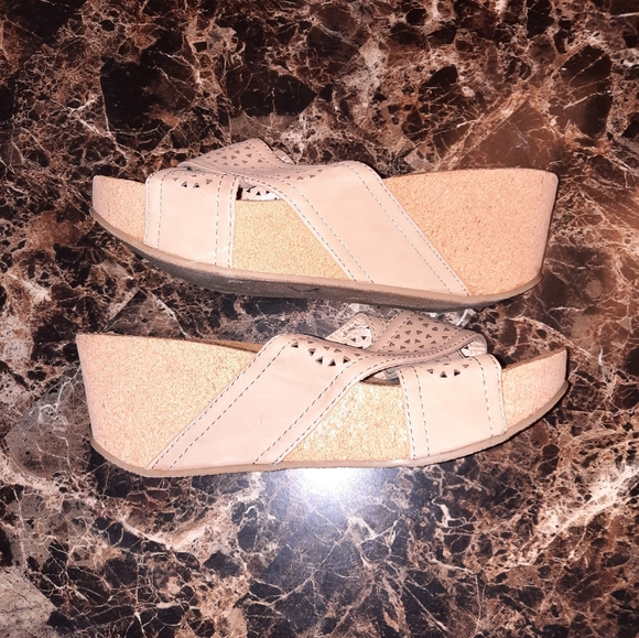 Wedge - Picture 2 of 8